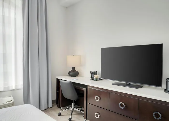 Hotel Fairfield And Downtown/ Magnificent Mile