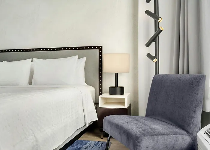 Fairfield And Downtown/ Magnificent Mile Hotel 3*