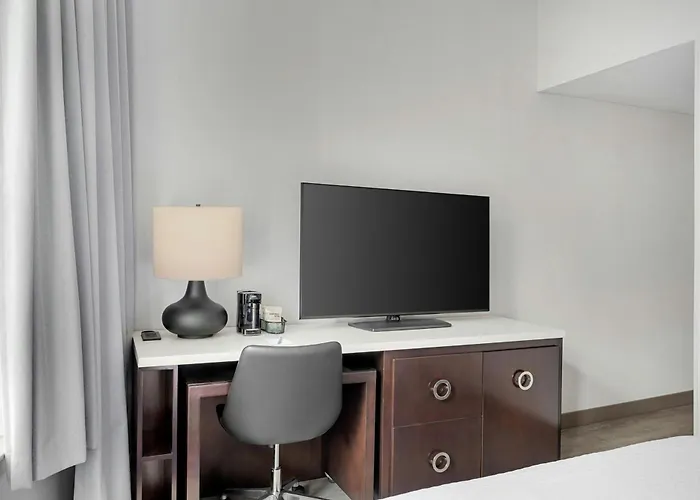 Fairfield And Downtown/ Magnificent Mile Hotel 3*