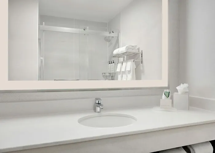 Hotel Fairfield And Downtown/ Magnificent Mile 3*