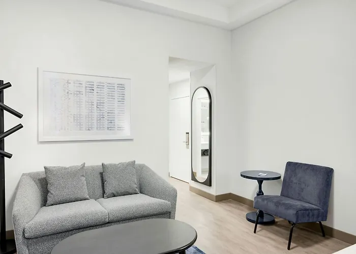 Fairfield And Downtown/ Magnificent Mile 3*
