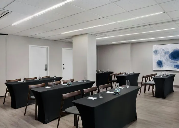 Fairfield And Downtown/ Magnificent Mile 3*