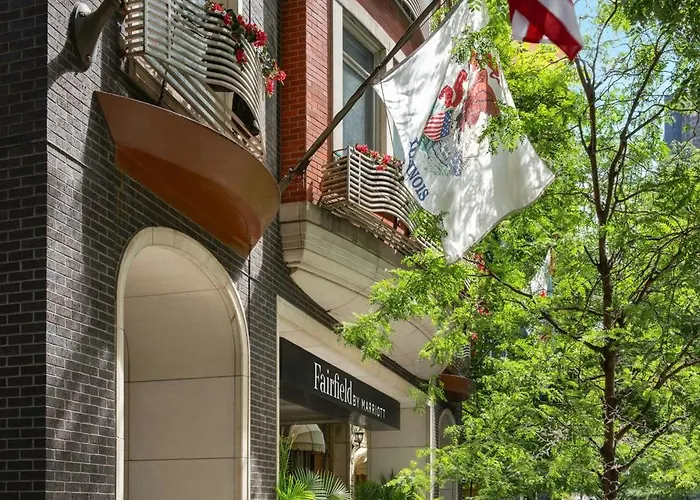 Hotel Fairfield And Downtown/ Magnificent Mile