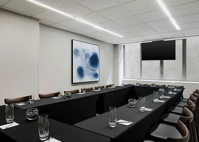 Hotel Fairfield And Downtown/ Magnificent Mile 3*