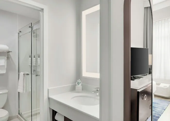 Hotel Fairfield And Downtown/ Magnificent Mile 3*