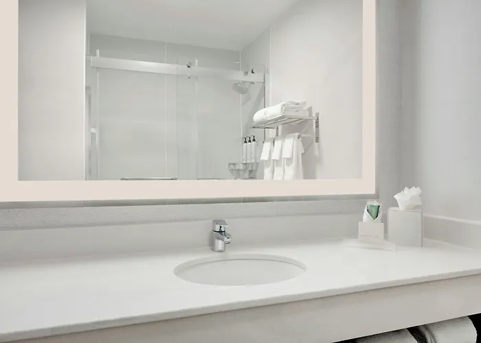 Hotel Fairfield And Downtown/ Magnificent Mile 3*